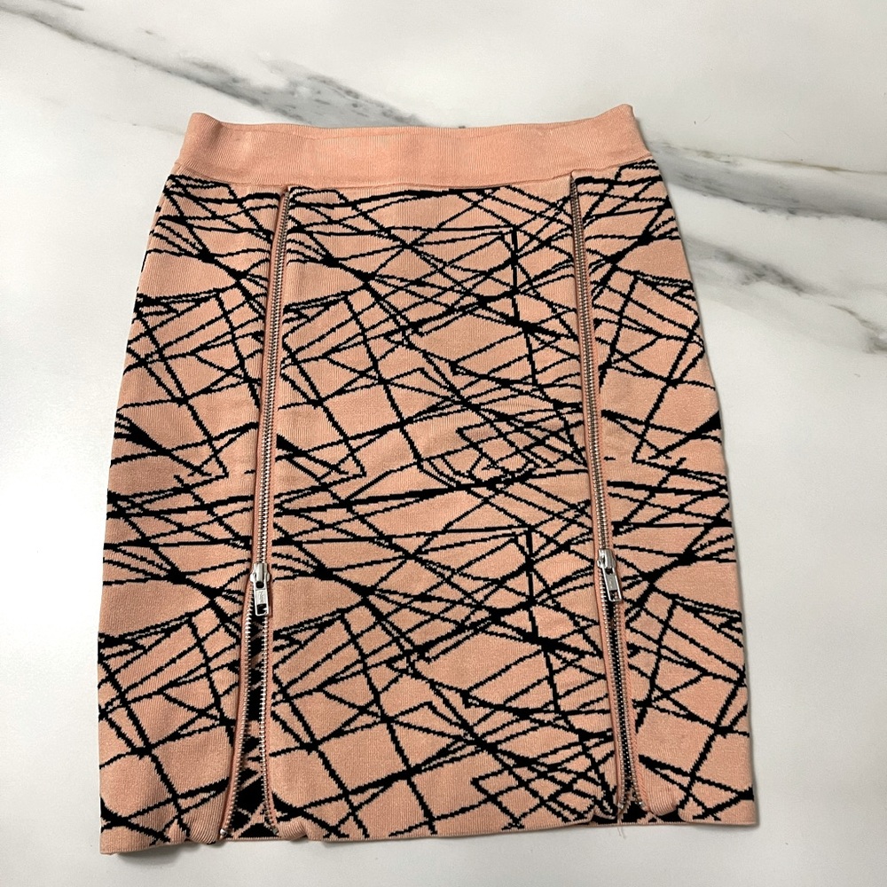 Parker peach pink / black bodycon mini skirt.